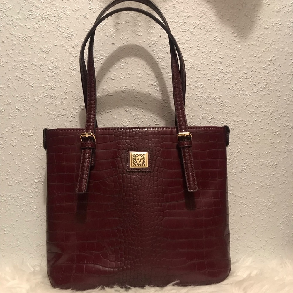Priced to sell❗️Anne Klein wine purse